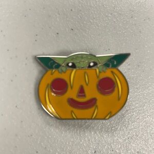Star Wars Collectible Pin 2022 Disney Parks Baby Yoda Grogu with pumpkin pins